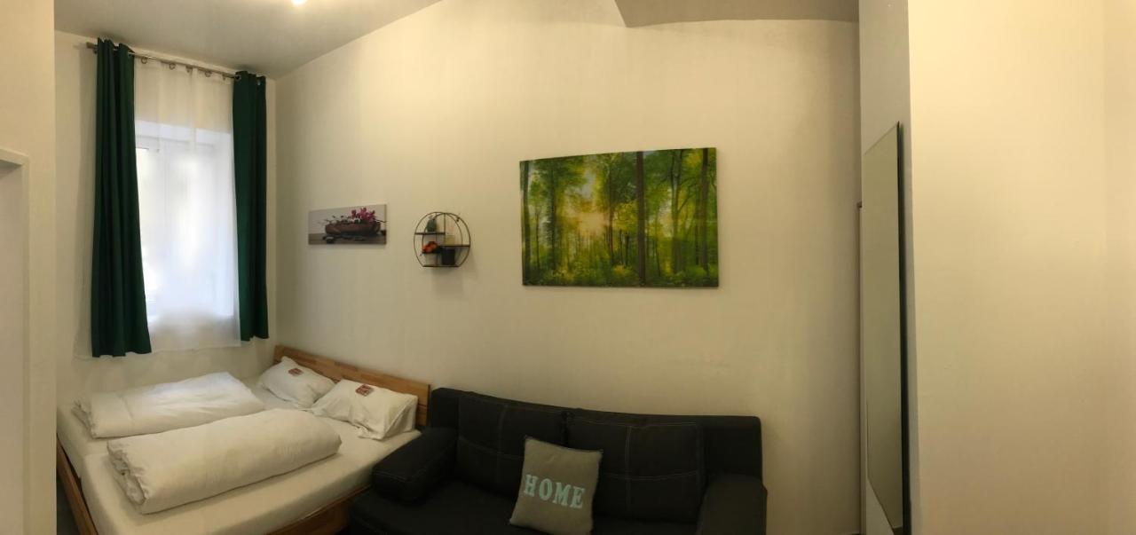Saralo 1050 * Wien