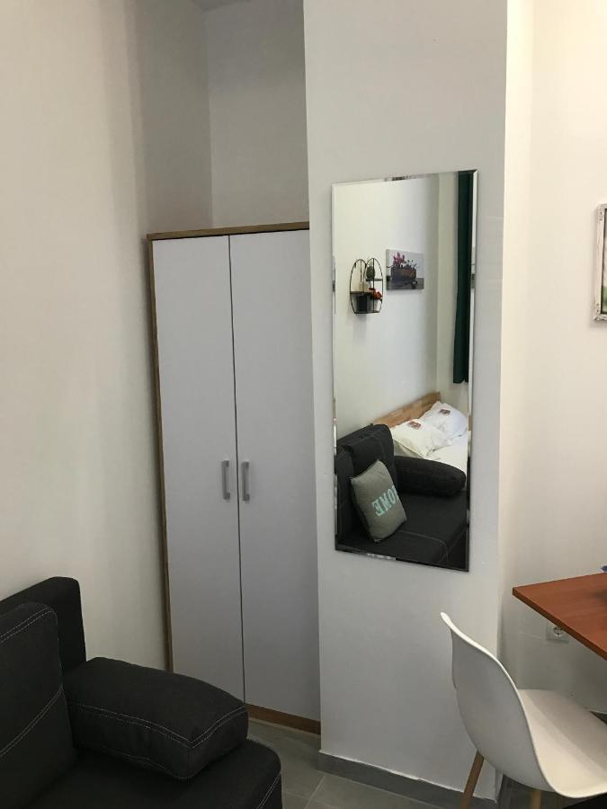 Saralo 1050 * Wien